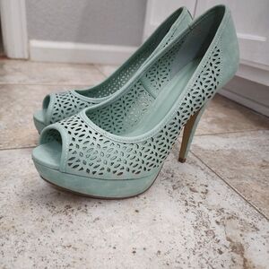 Turquoise heels, 7.5, brand new